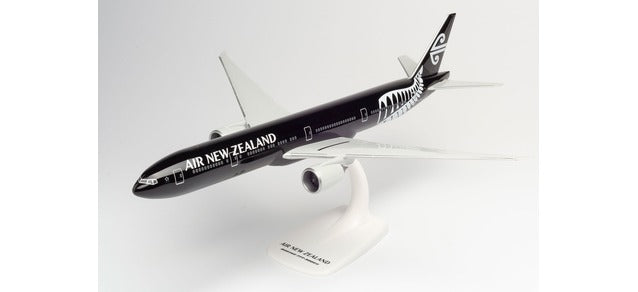 Herpa Wings Snapfit Boeing 777-300ER Air New Zealand (1:200) HA612777