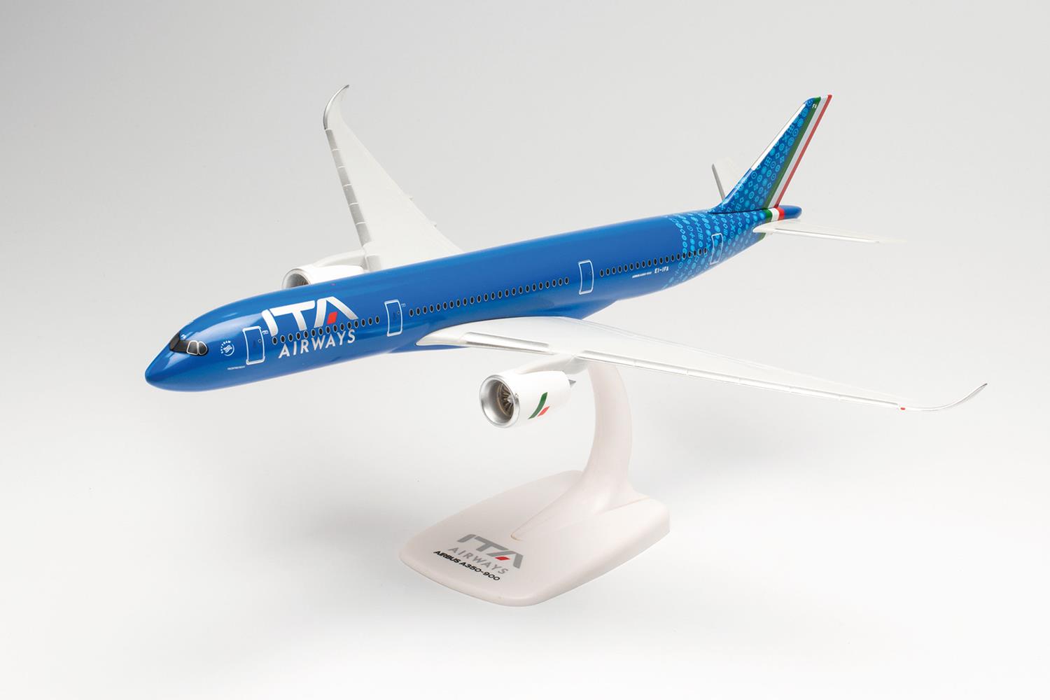 Herpa Wings Snapfit Airbus A350-900 ITA Airways EI-IFA (1:200) HA613750