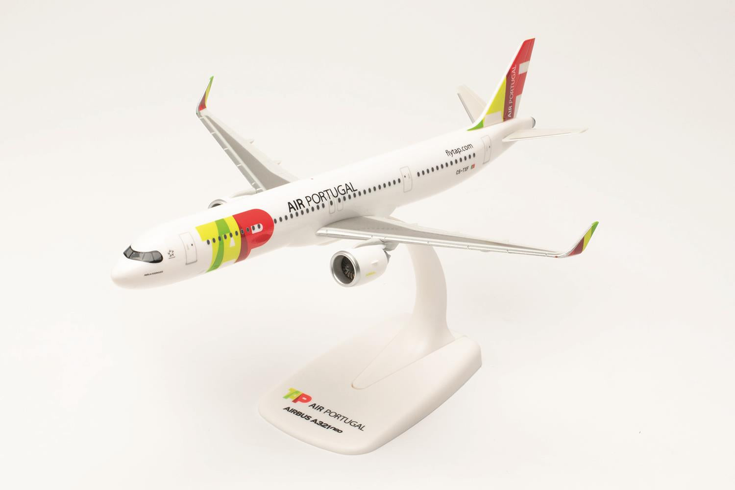 Herpa Wings Snapfit Airbus A321LR TAP Air Portugal CS-TXF (1:200) HA613835
