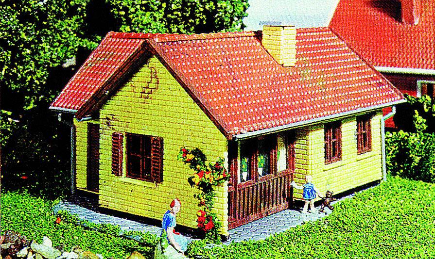 Heljan (Europe) Suburban Bungalow Kit HN01000213