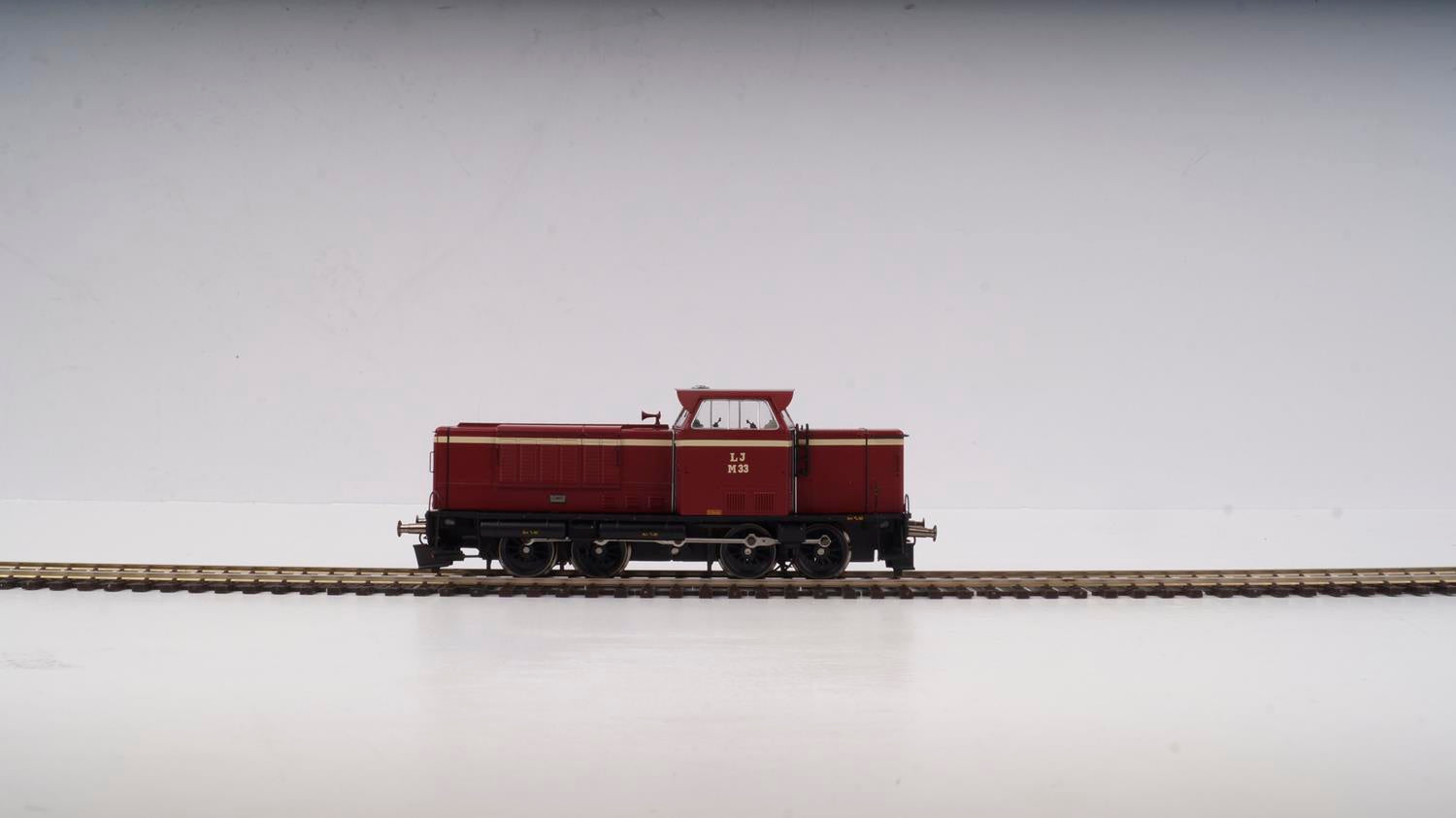 Heljan (Europe) DSB MaK LJ M33 Diesel Locomotive III (~AC-Fitted) HN10021512