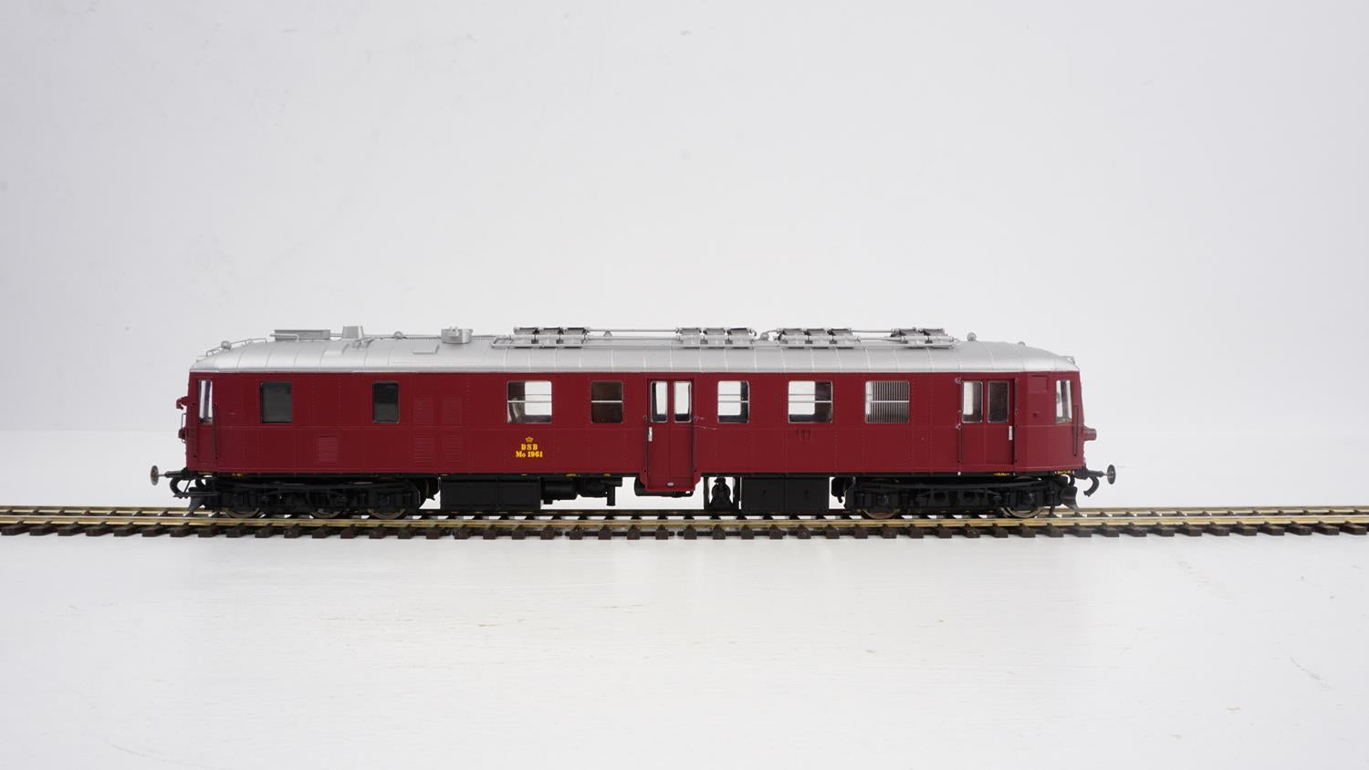 Heljan (Europe) DSB MO 1961 Riveted Diesel Railcar III (~AC-Sound) HN10045582