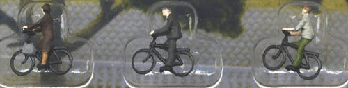 Kato (Japan) Japanese Older Cyclists (3) Figure Set K24-214