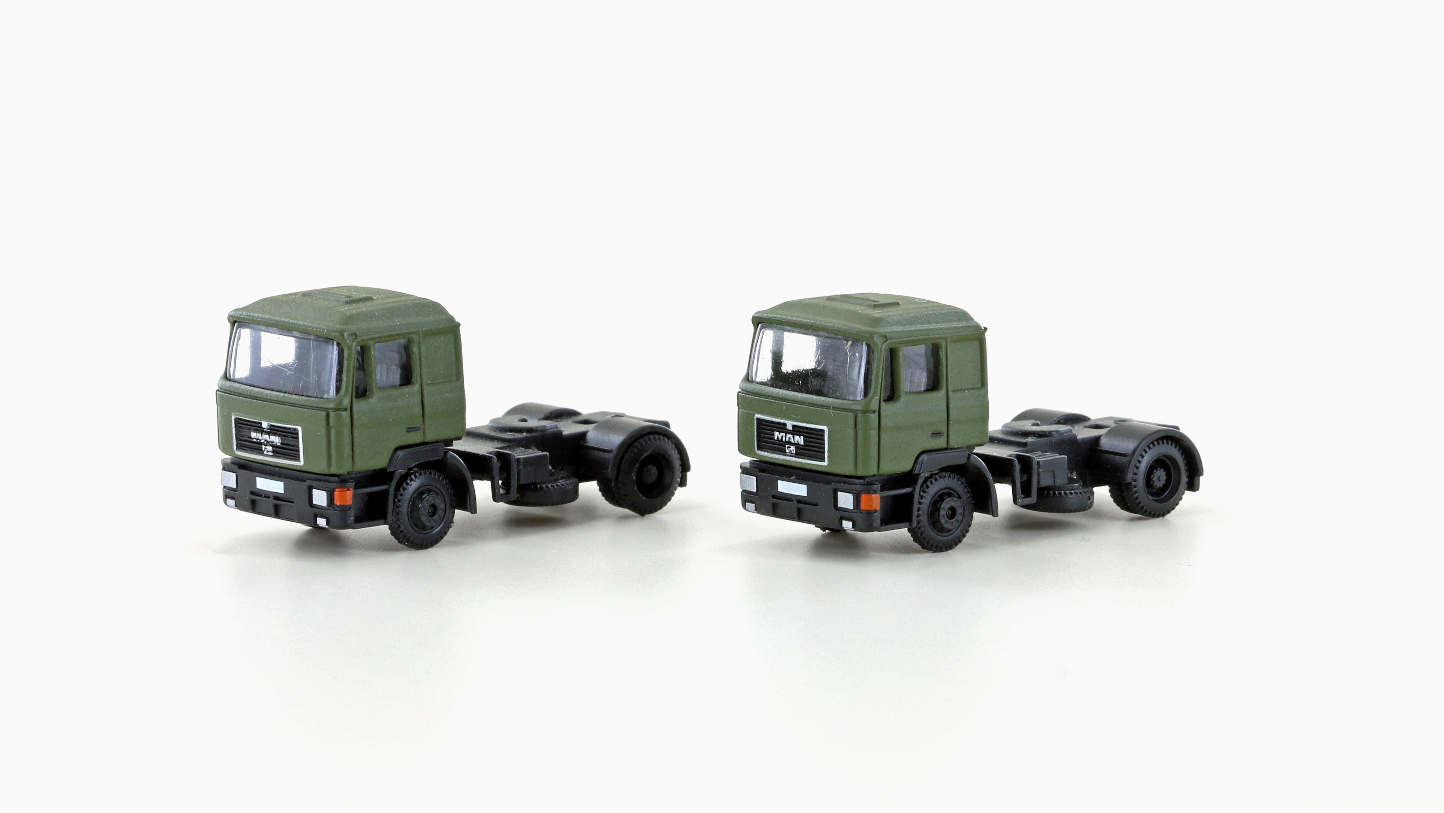 miNis MAN F90 3 Axle Green (2) LKLC4065