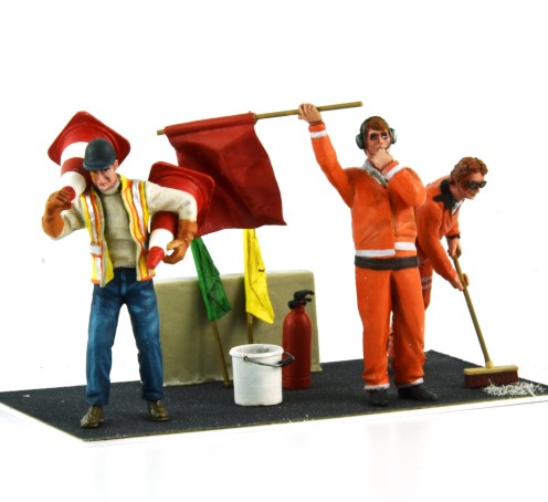 Le Mans Miniatures Marshalls (3) Figure Set 2 LMMCOFLM132003M