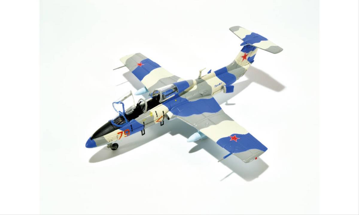 Modelyletadel Aero L-29 Delfin Tactical Air Services N179EP (1:72) MLCZ7218