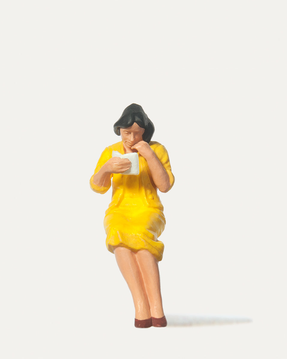 Merten Woman Reading Letter Figure MRT0240002