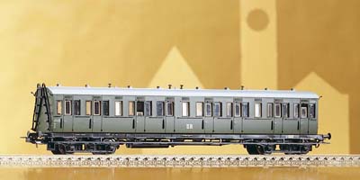 Piko Classic DR B4p 2nd Class Compartment Coach III PK53213
