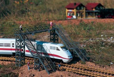 Piko Neustadt Footbridge Kit PK62032