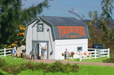 Piko White Barn Kit PK62120