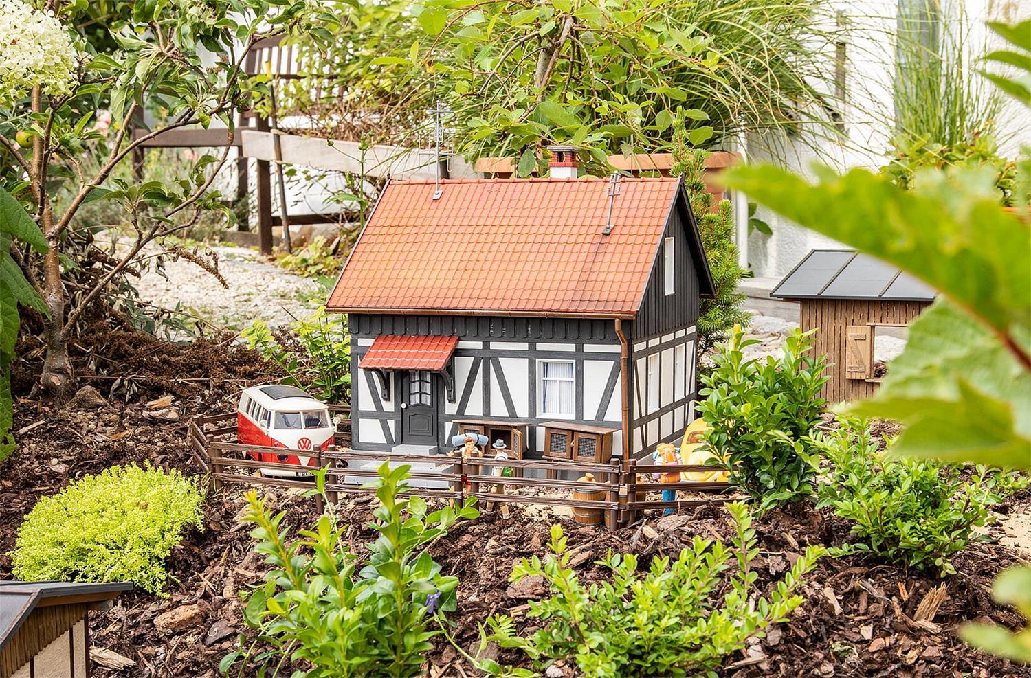 Pola Small Half Timbered House Kit PO331780