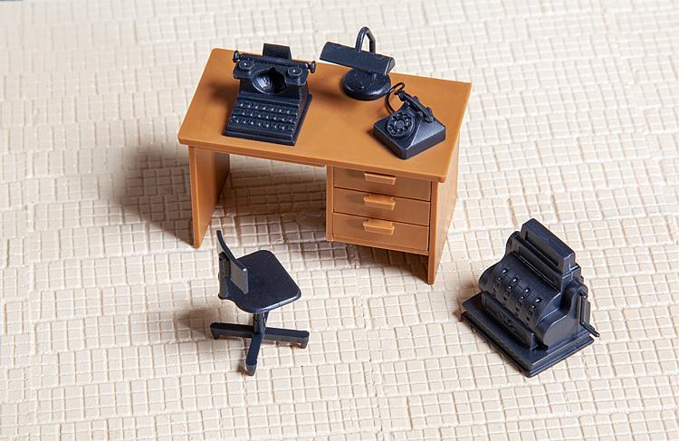 Pola Desk with Accessories Kit PO333156