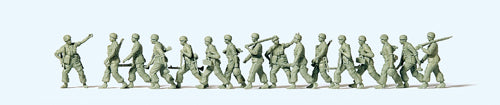 Preiser German Reich 1939-45 Marching Paratroopers (16) Kit PR16625