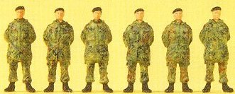 Preiser German Army Standing Soldiers Berets/Coats (6) Figure Set PR16840