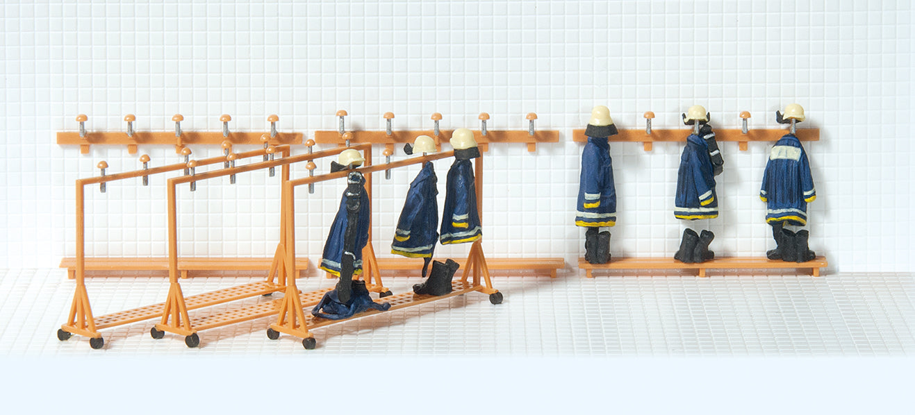 Preiser Fire Service Dressing Room Kit PR31024