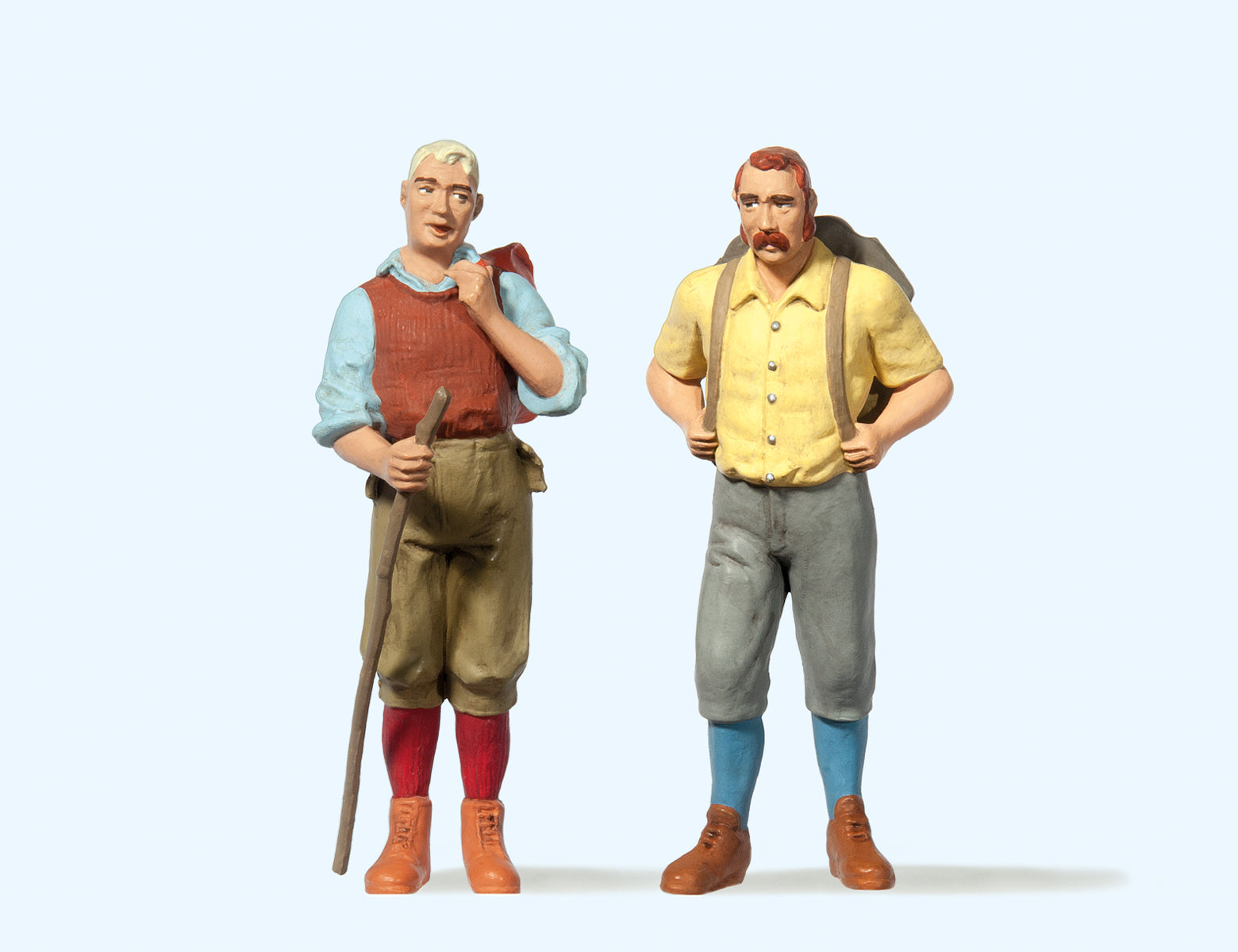 Preiser Wanderers Standing (2) Figure Set PR44903