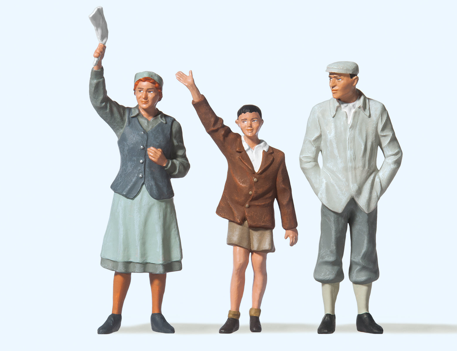 Preiser Family Waving at the Platform (3) Figure Set PR45084