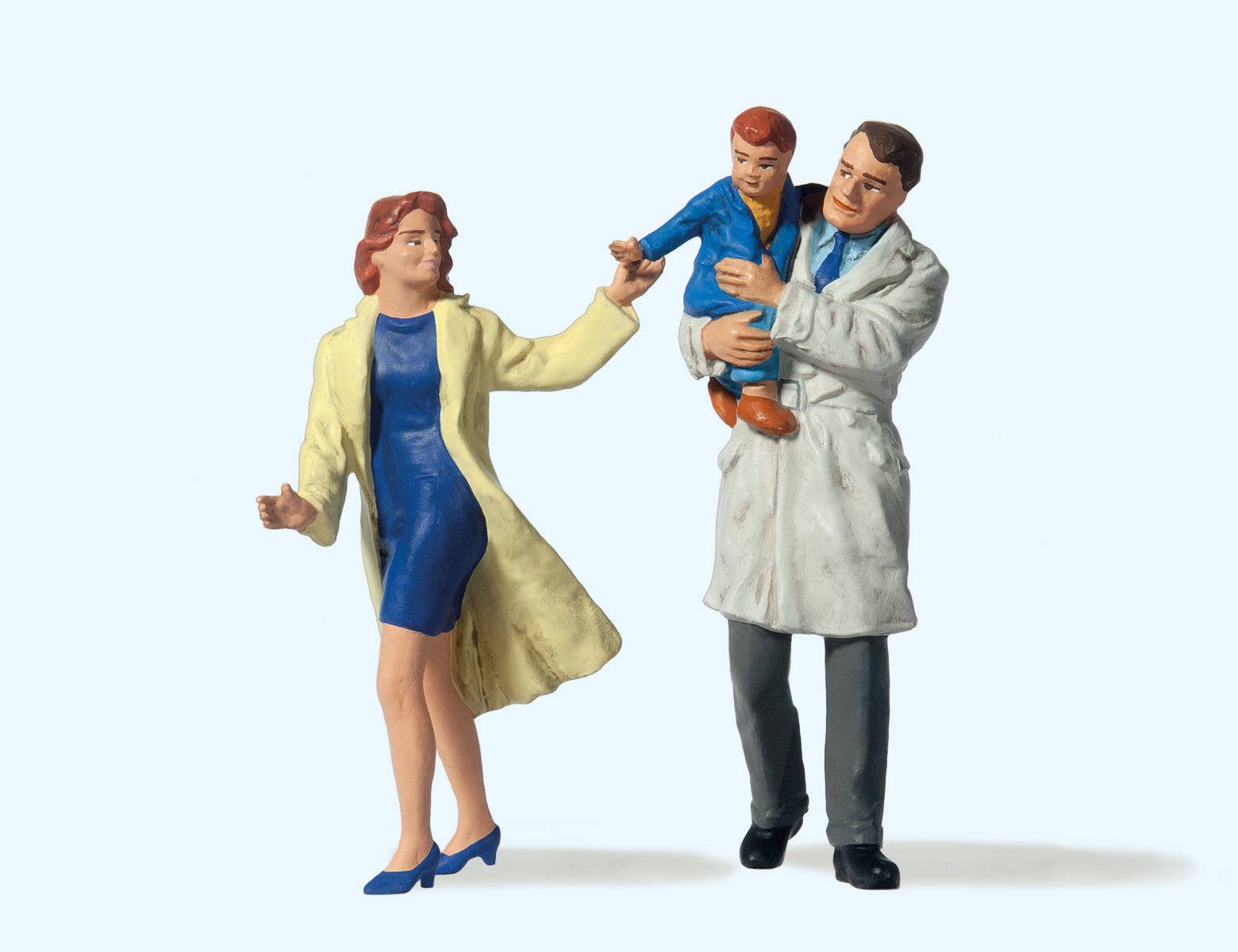 Preiser Couple with Child (3) Figure Set PR45138