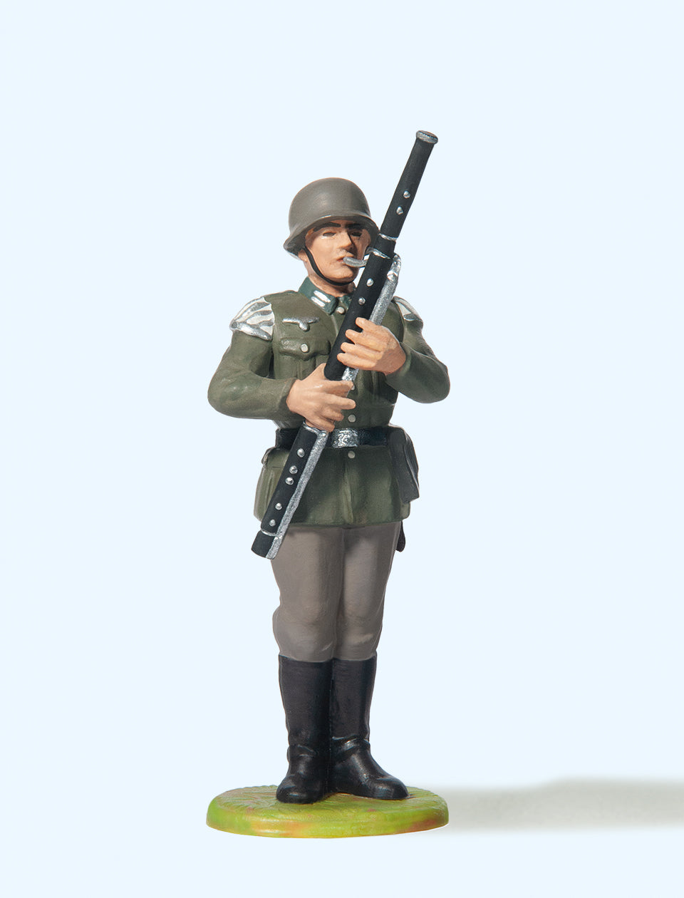 Preiser German Reich 1939-45 Bassoon Player Standing Figure PR56044