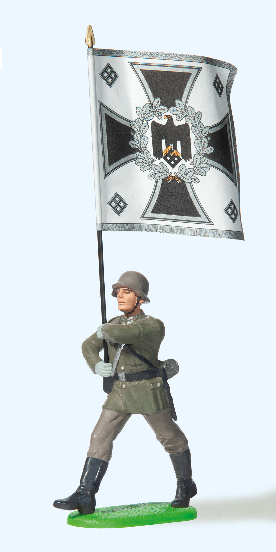 Preiser German Reich 1939-45 Soldier Marching Regimental Flag Figure PR56052