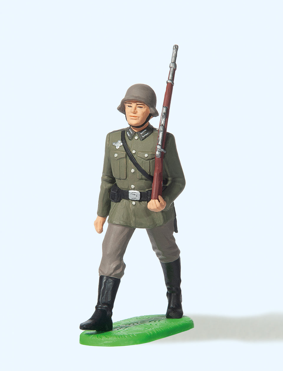 Preiser German Reich 1939-45 Soldier Marching Figure PR56053