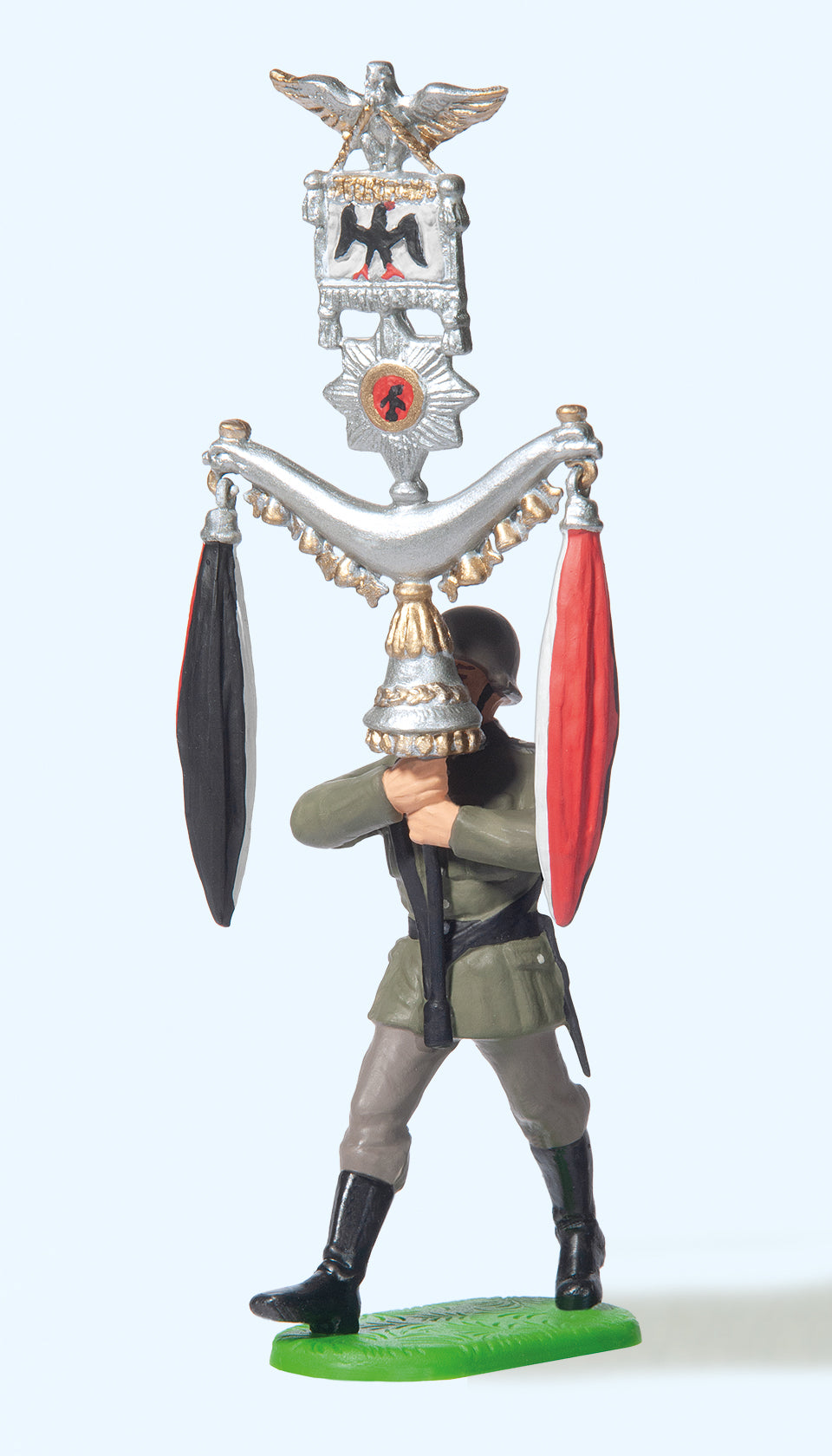Preiser German Reich 1939-45 Soldier Marching with Crescent Figure PR56082