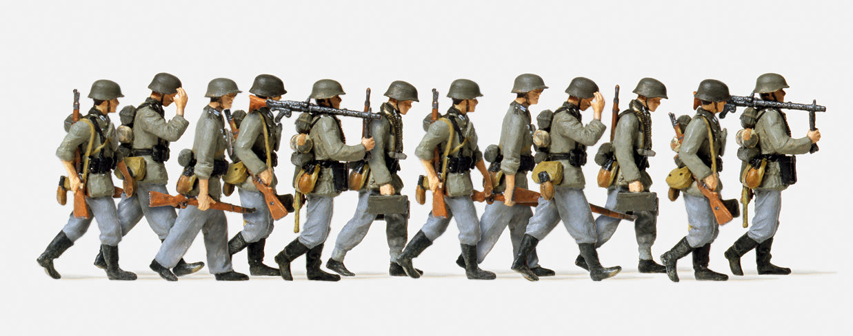 Preiser German Reich 1939-45 Advancing Grenadiers (12) Kit PR72527