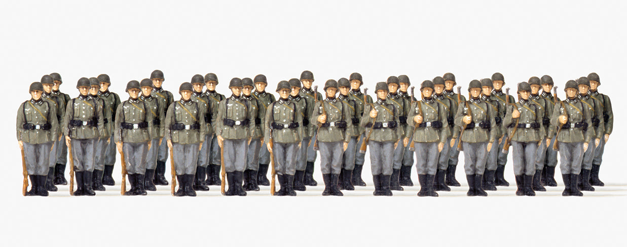 Preiser German Reich 1939-45 Infantry Riflemen Lined Up (36) Kit PR72533