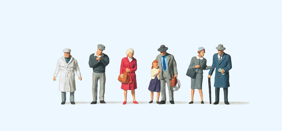 Preiser On the Platform (7) Figure Set PR75039