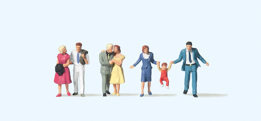 Preiser Walking Couples Figure Set PR75040