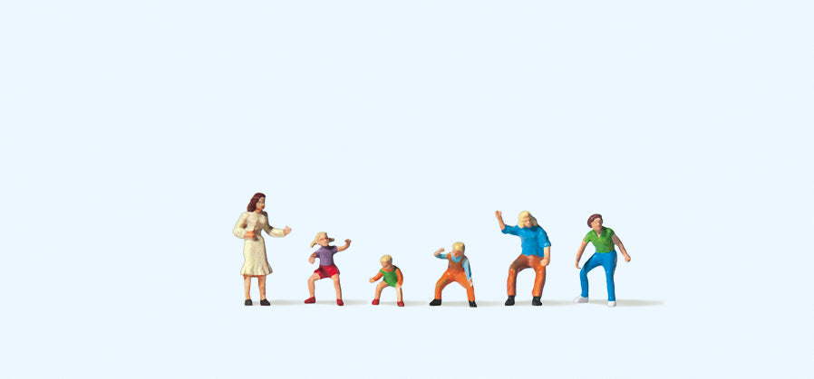 Preiser Riding on Roundabout (6) Figure Set PR79063