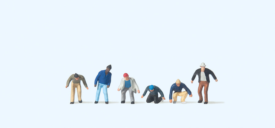 Preiser Workers Crouching (6) Figure Set PR79102