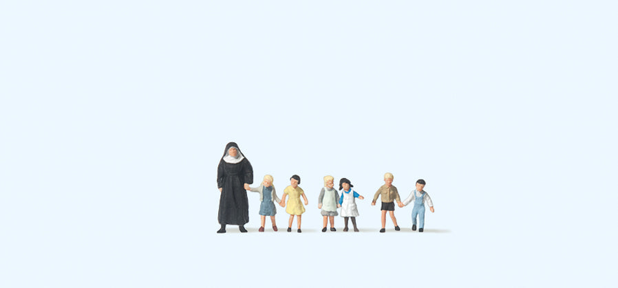 Preiser Nun with Children (7) Figure Set PR79127