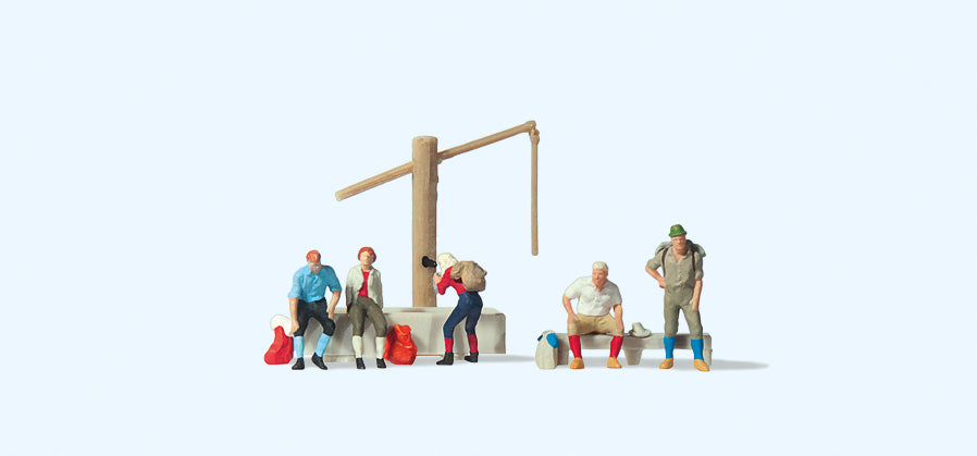 Preiser People Resting by Village Fountain (5) Figure Set PR79161