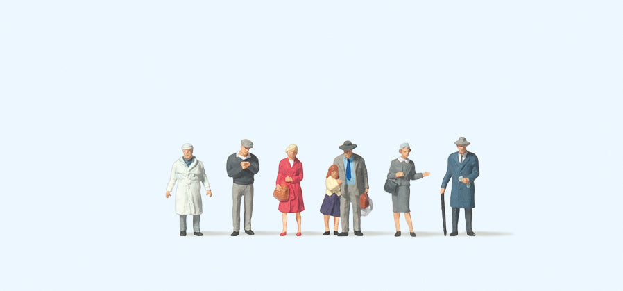 Preiser On the Platform (7) Figure Set PR79197