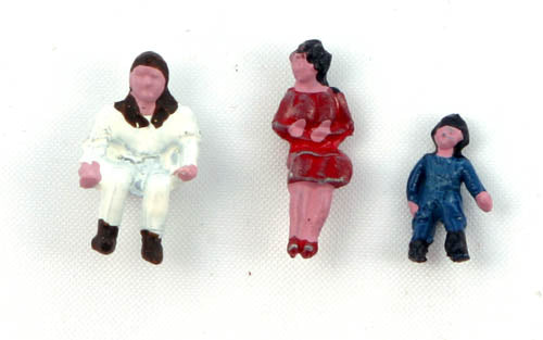 Springside Seated Family (3) Figure Set SPDA98