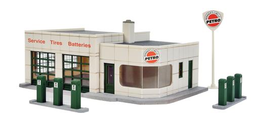 Walthers Cornerstone Winners Circle Petrol Station Kit WH933-3479