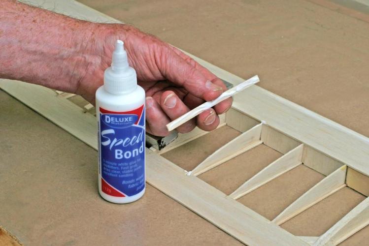 Deluxe Materials Speed Bond 112g Ad10