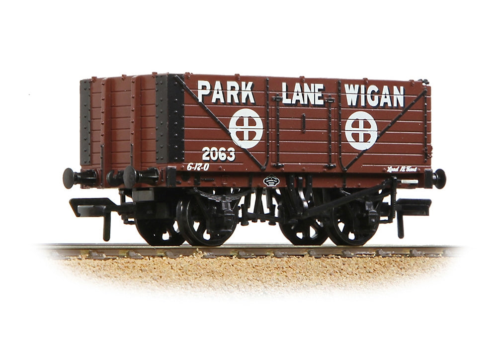 Branchline 7 Plank End Door Wagon 'Park Lane Wigan' Brown 37-082C