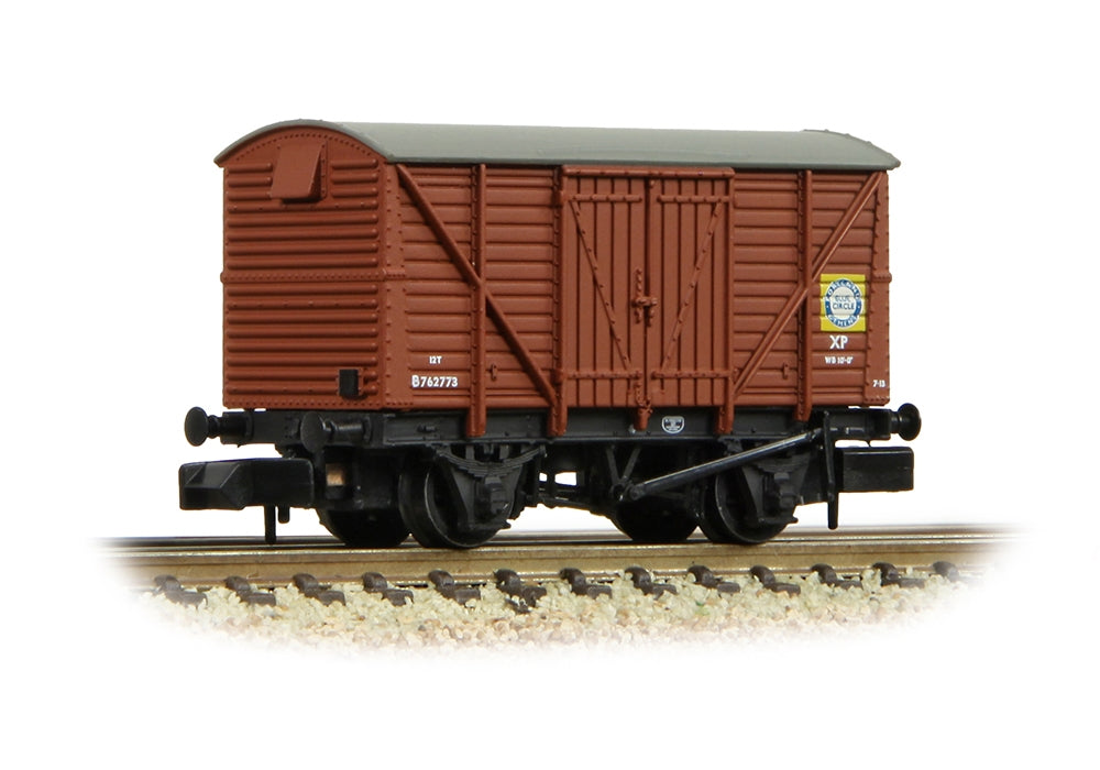 Graham Farish BR 12t Vent. Van Planked Sides BR Bauxite (Early) 'Blue Circle Cement' 373-705