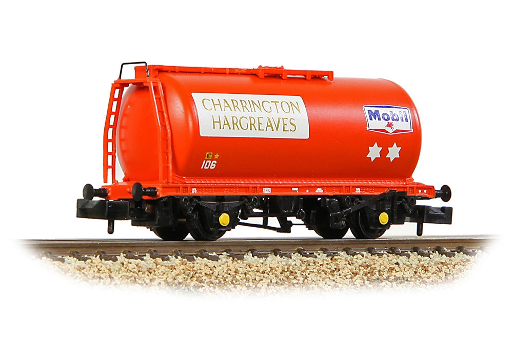 Graham Farish BR 45t Class B TTA Tank Wagon 'Charrington Hargreaves/Mobil' Red 373-790