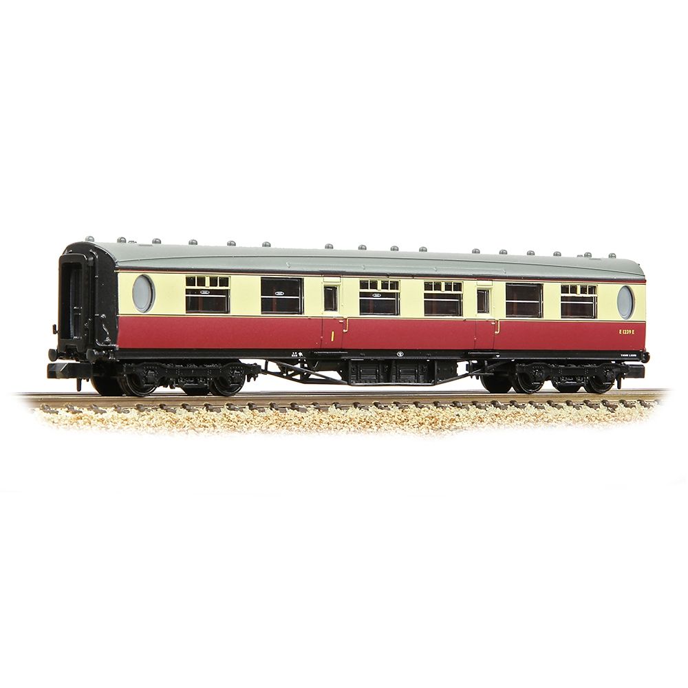 Graham Farish LNER Thompson Composite Corridor BR Crimson & Cream 376-226B