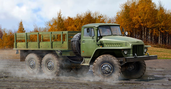 Trumpeter 1:35 - URAL-375D Russian 6x6 Truck