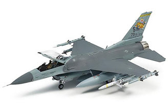 1/72 F-16 CJ FIGHTING FALCON - BLOCK 50 W/ FULL EQUIPMENT