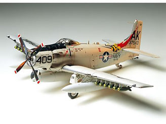 DOUGLAS SKYRAIDER AD-6 (A-1H)