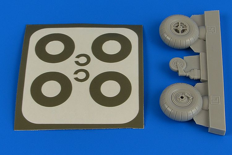 Bucker Bu-131A/Bu-131D wheels & paint masks transverse tread without disc cover (designed to be used with ICM UA UK and Revell kits)