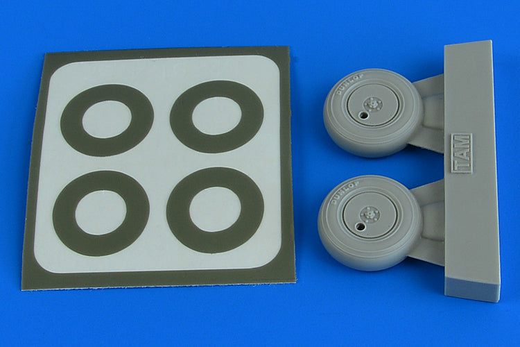 Supermarine Spitfire Mk.1 wheels (with covers) & paint masks (designed to be used with Tamiya kits)