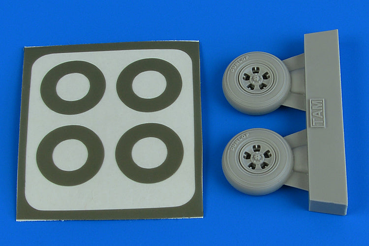 Supermarine Spitfire Mk.1 wheels (5-Spoke) & paint masks (designed to be used with Tamiya kits)