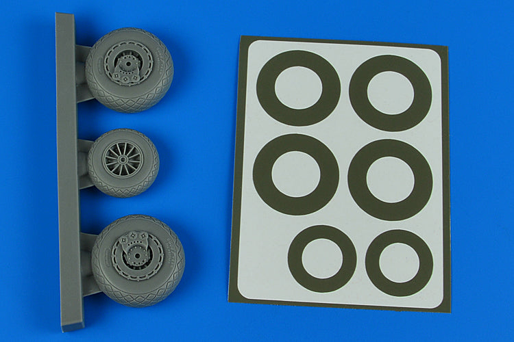 Douglas B-26K Invader wheels & paint masks - late - Diamond Pattern	WHEELS (designed be used with ICM UA UK kits)