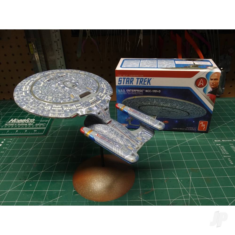 AMT Star Trek U.S.S. Enterprise-D (Snap) 2T AMT1126M 1